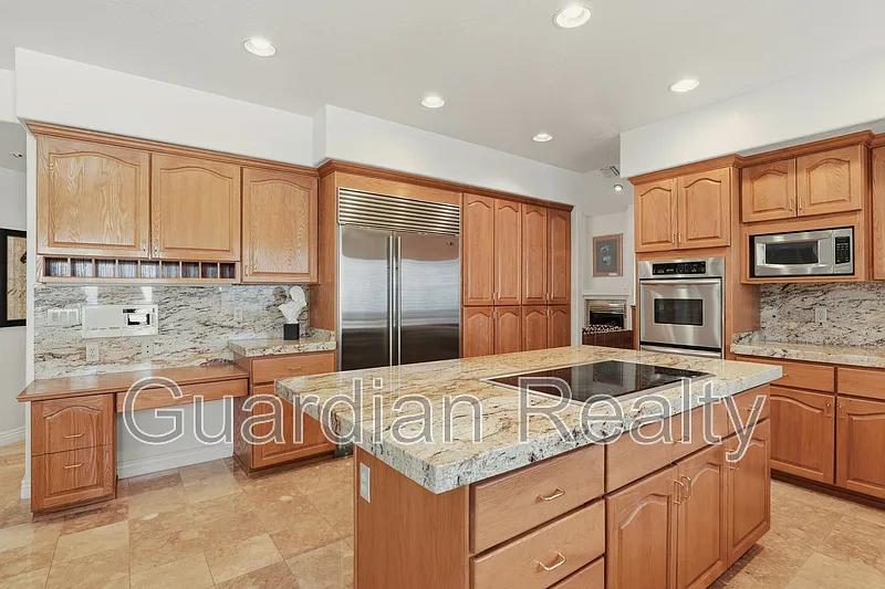 5 bed, 4.0 bath, 3775 sqft, $5,445 — Photo 4