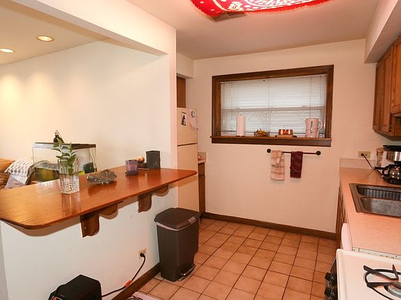 4th image of 3146 N Southport Ave #Gdn