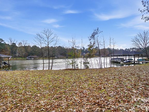 4th image of 32 Fern Dr