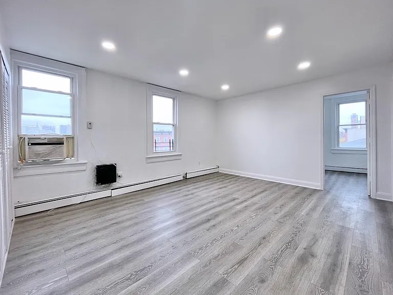 389 Monmouth St #3 — Photo 1