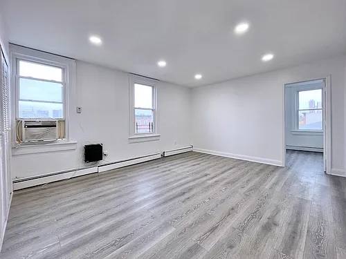 389 Monmouth St #3 Photo 1