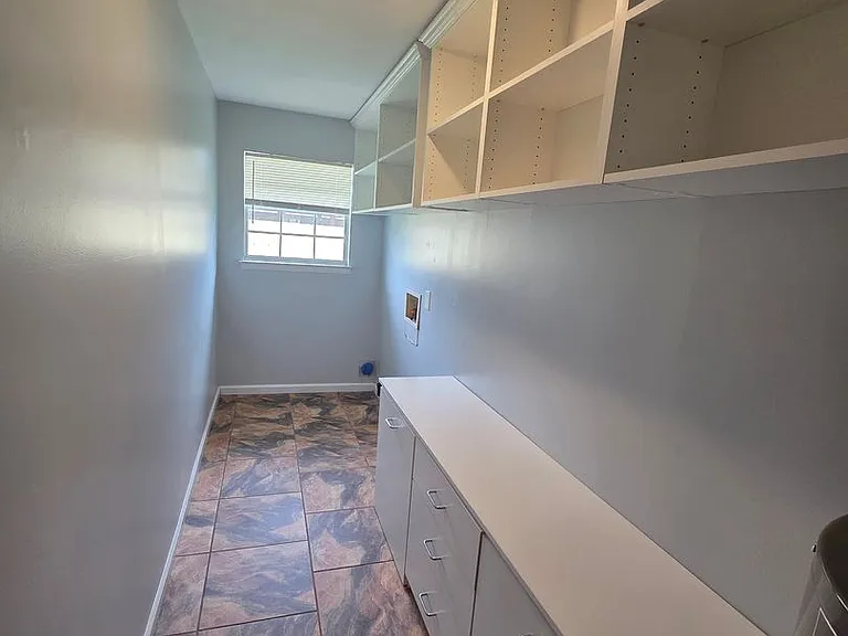 411 Shade St — Photo 18