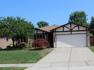 4851 Venetian Dr, Sterling Heights, MI