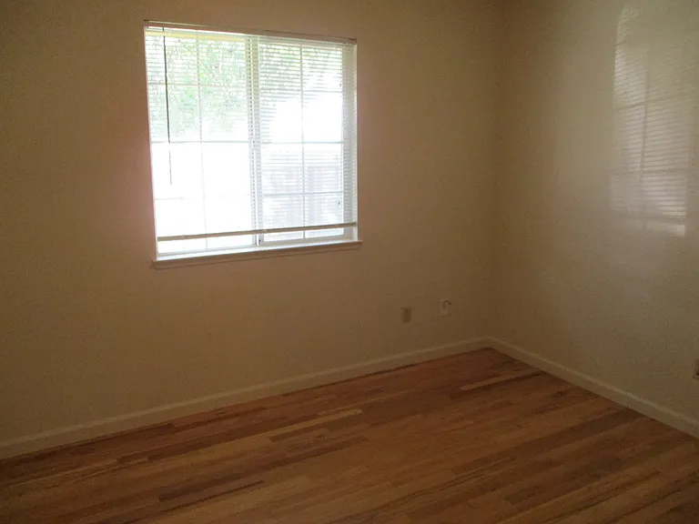 1608 Laburnum Ave — Photo 5