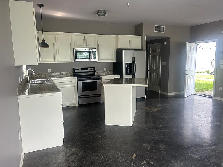 318 Commerce St #1 — Photo 5