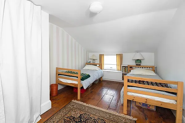 Rented by New York Casas Ltd. | media 25