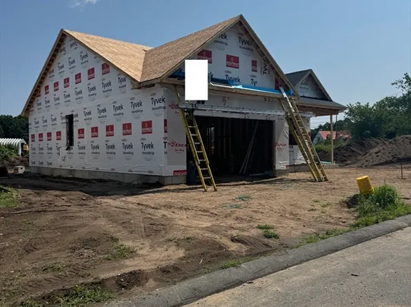 4 Skinnerwoods Way #4, South Hadley, MA 01075