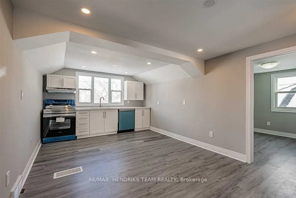 9 Rykert St #UPPER FLOOR
