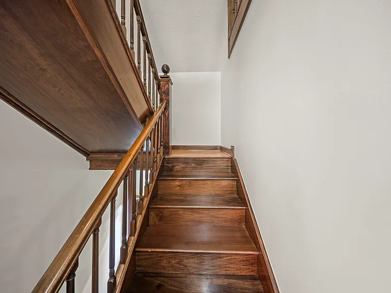37 W 3rd Ave — Photo 11