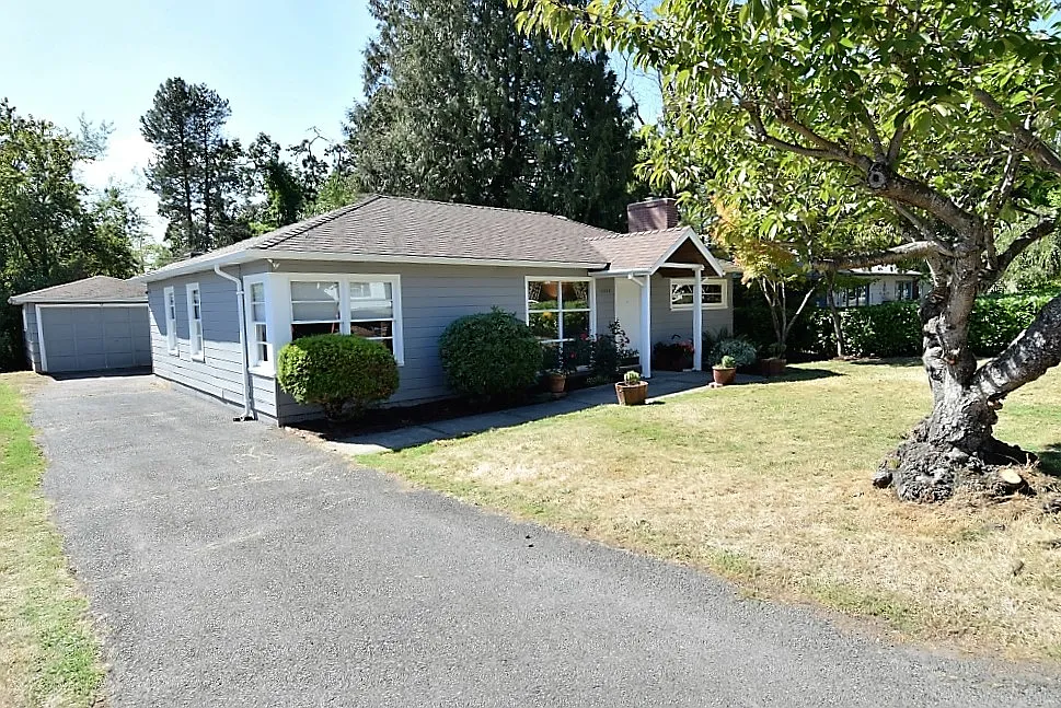 12980 SW Douglas St photo 1