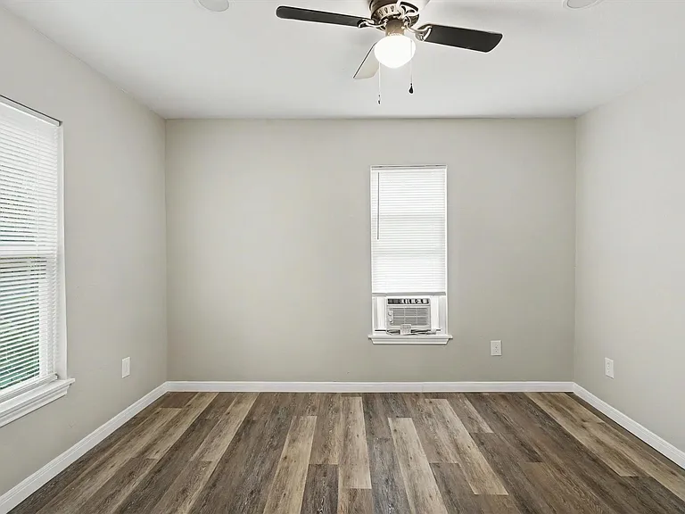 422 Waco Ave N — Photo 5