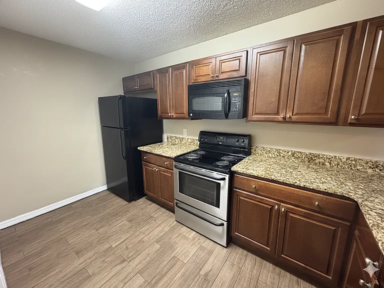 610 Kenwick Cir #103 — Photo 6