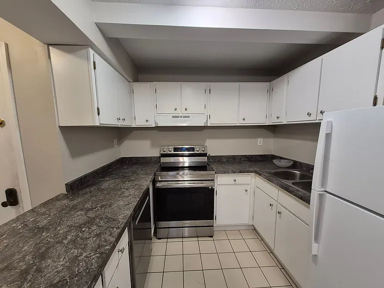 Creekwood Apartments - Farmington — Photo 26