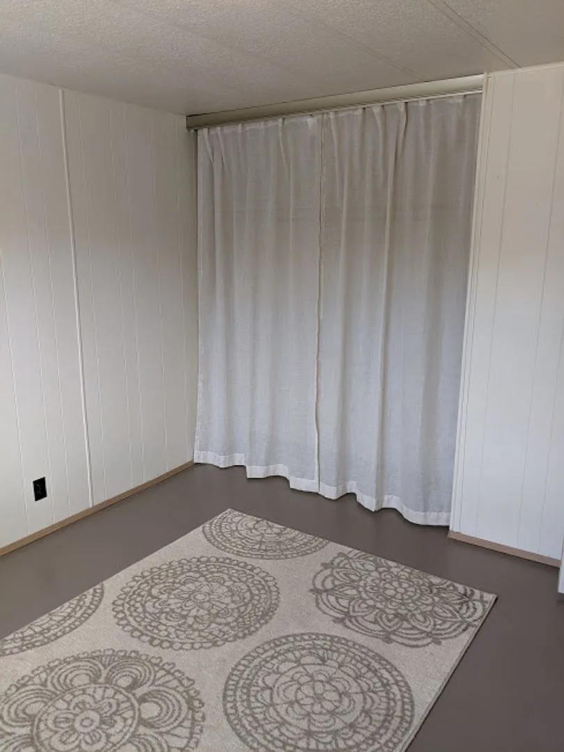 2 bedroom + Office, One Bath Mobile Home Meridian School District — Photo 3