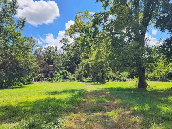 945 River Rd, Sunshine, LA 70780