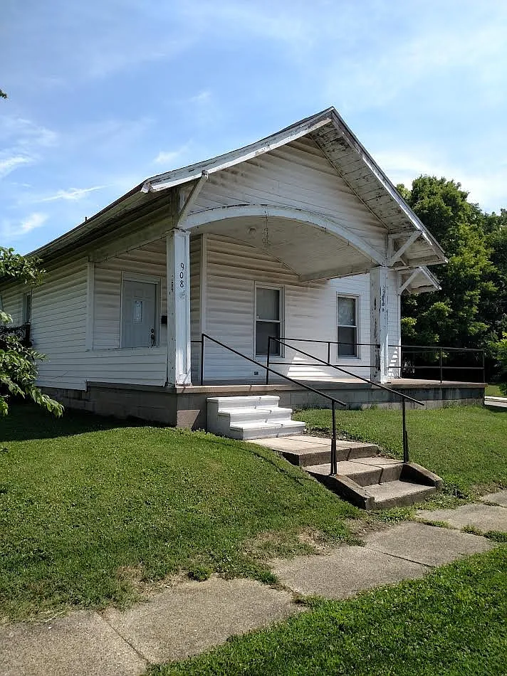 908 E Vantrees St photo 1