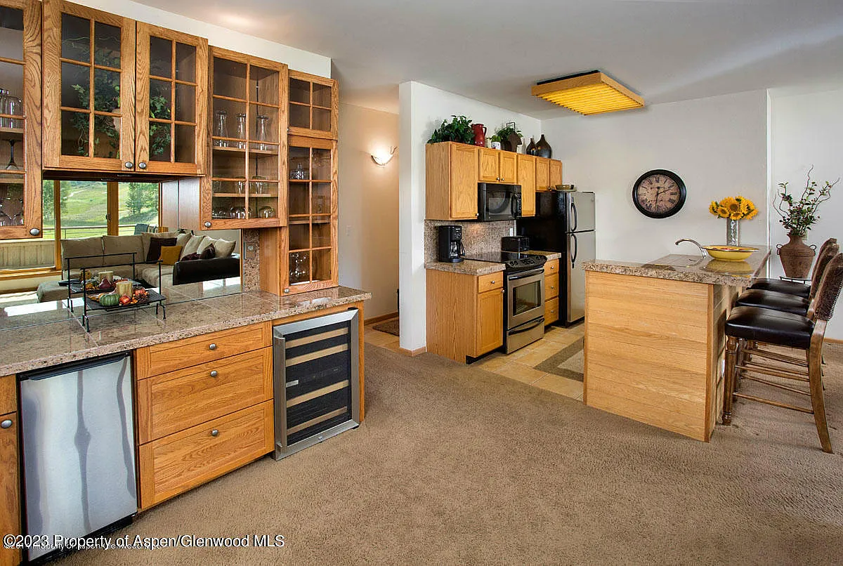 2 bed, 1078 sqft, $6,200 — Photo 2