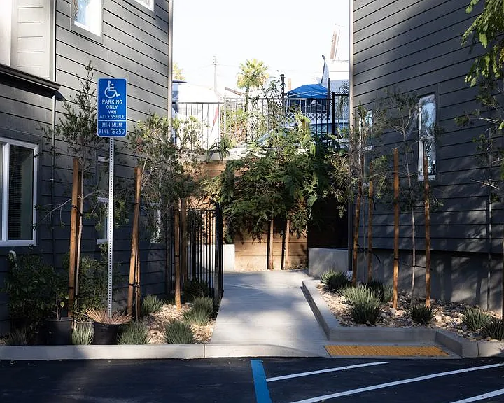 40rty on Colony — Photo 21