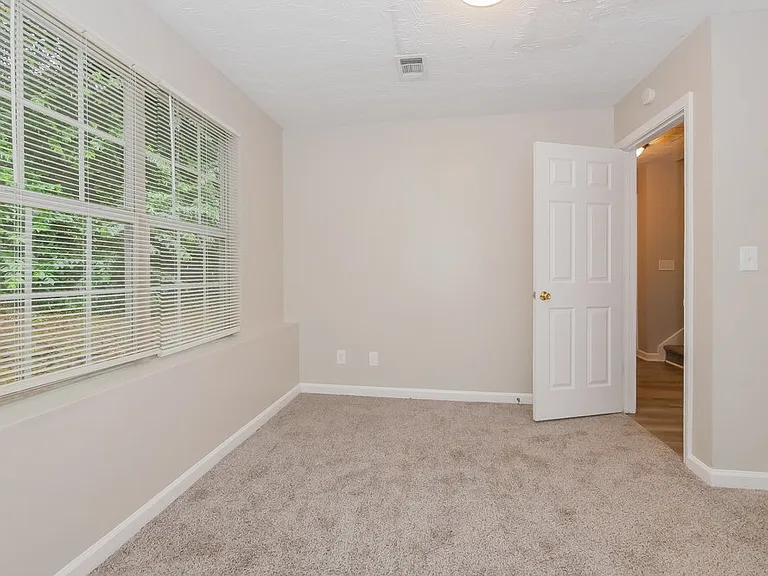 1974 Oak Terrace Dr SE — Photo 15