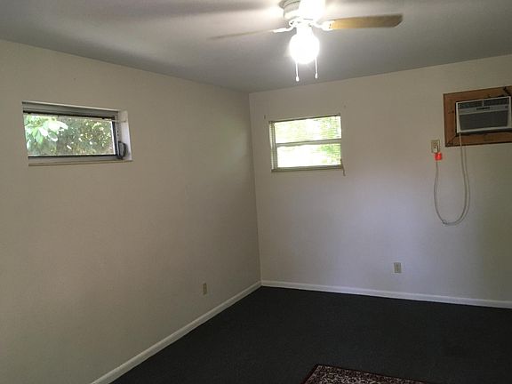 2nd image of 906 Jasmine Way #906