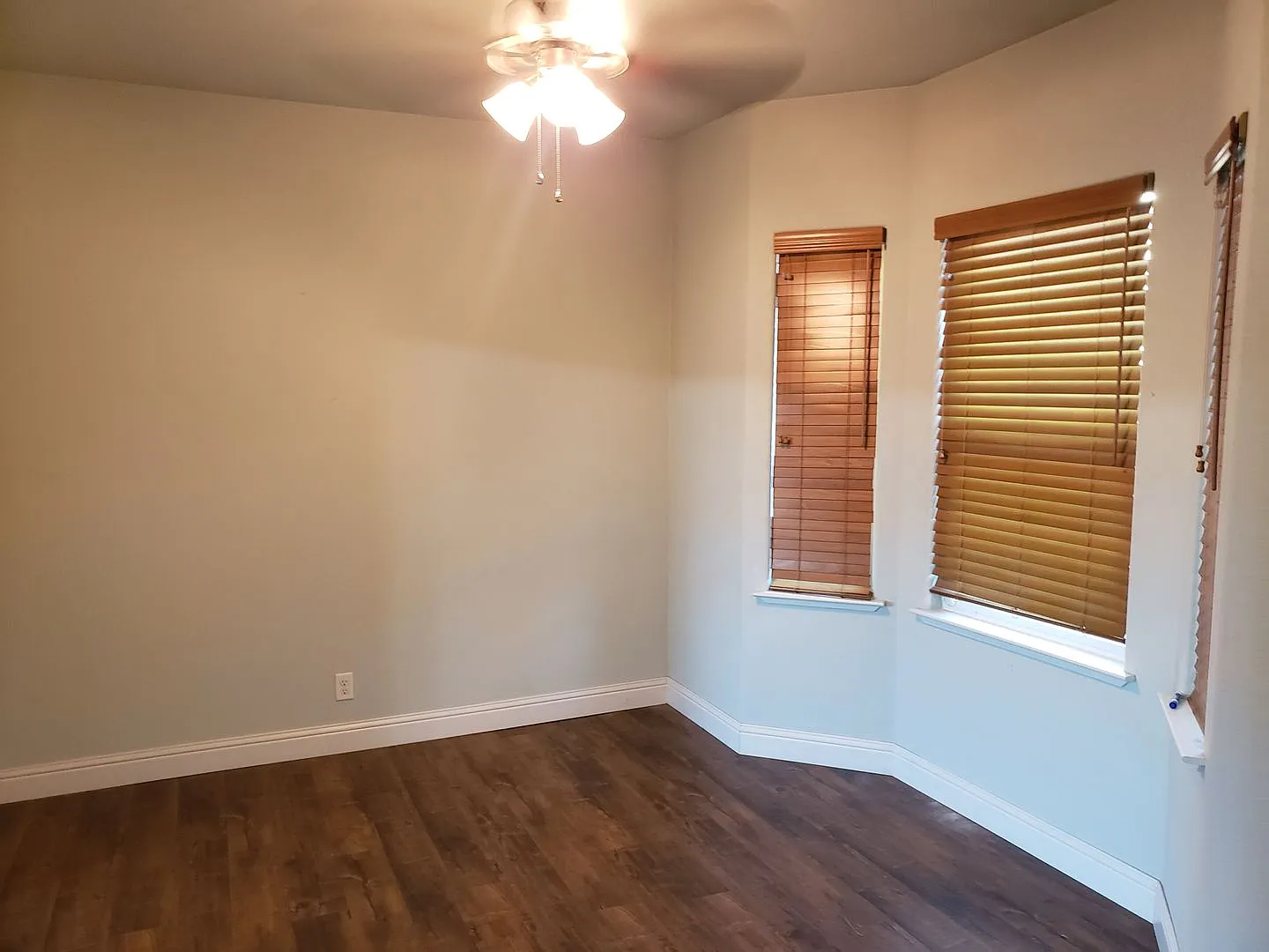 Lease Takeover-Current Lease Expires 3/18/27-3 Bed 2 Bath Chico Charmer With Fenced Back Yard! — Photo 3