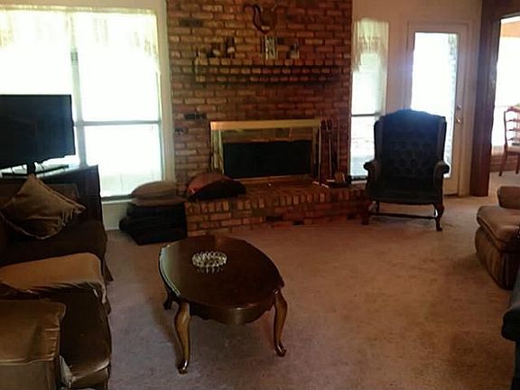 5th image of 233 N Beverly Dr