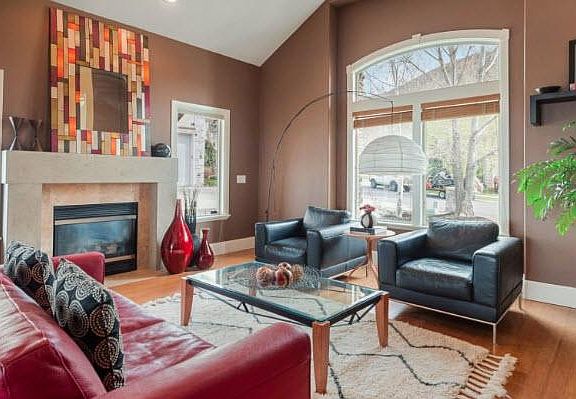 Light and bright living room with vaulted ceilings over 20 feet and bamboo floors, gas fireplace.
