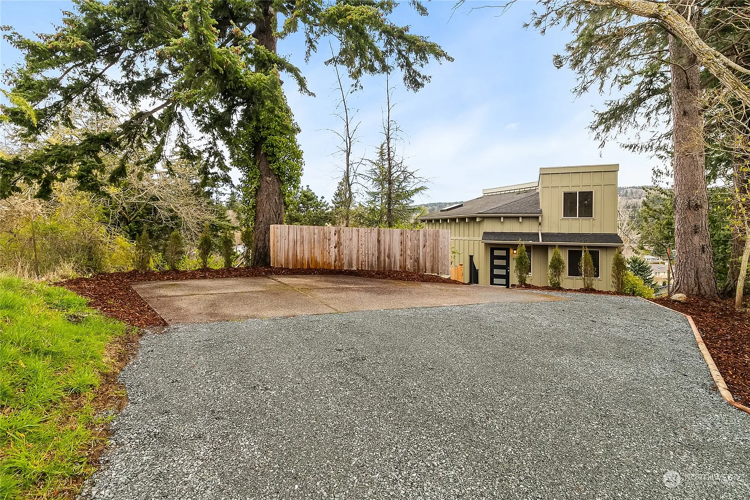 811 Northshore Drive photo 1