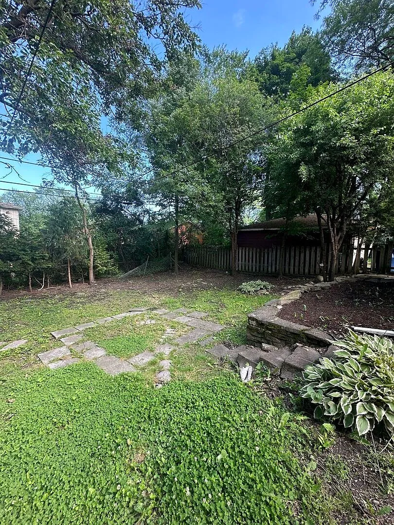 3 bed, 1399 sqft, $2,500 — Photo 3