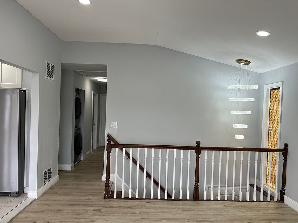 1st image of 22 Amber St Floor 2