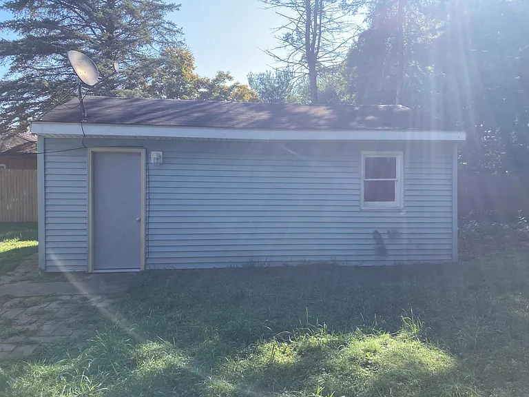 827 W Berry Ave — Photo 16