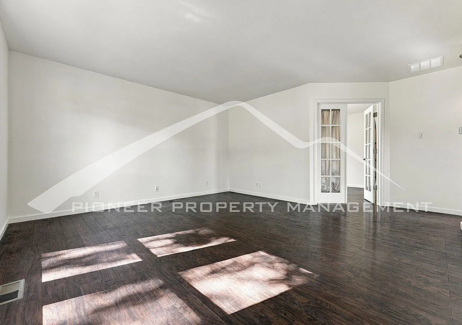 1225 S Oneida St — Photo 1