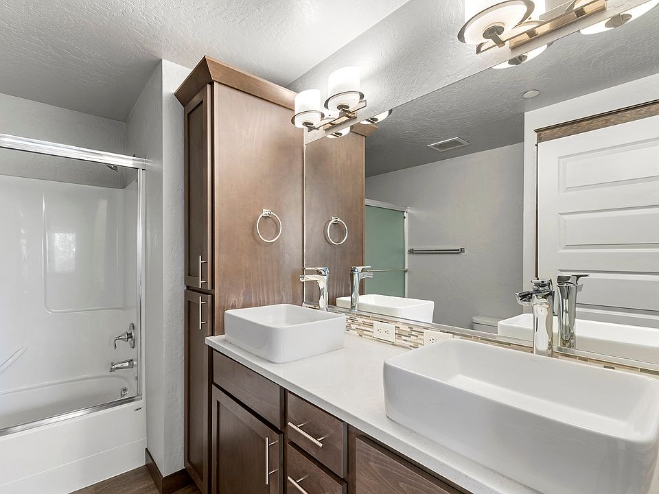 2BR, 2.5BA -744 SF