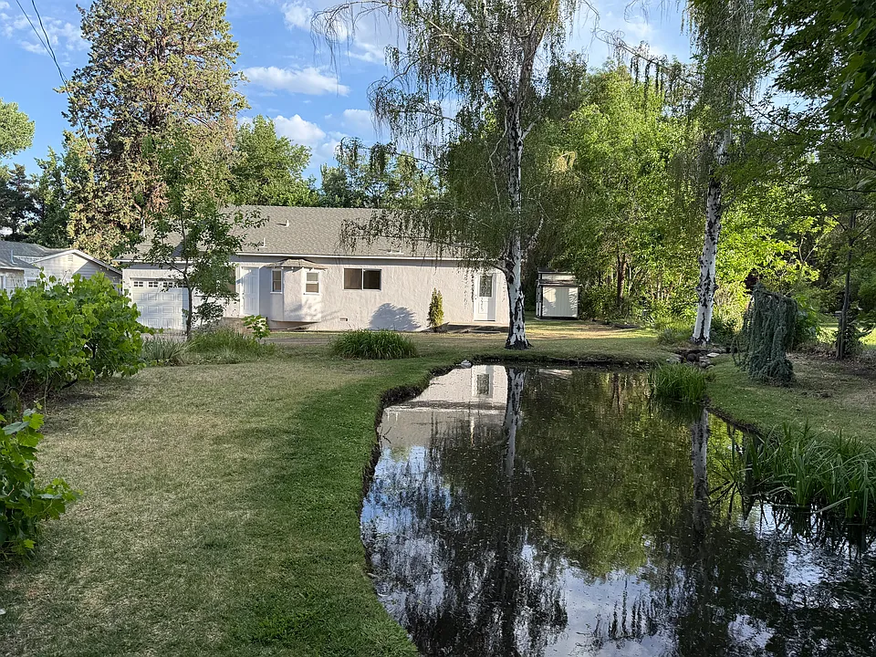 348 McLaren Ln