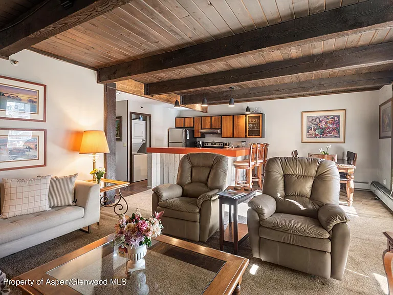 600 E Main St #207 — Photo 2