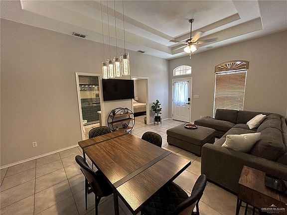 3rd image of 406 S Palm Dr