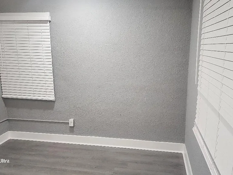 1218 Jane St — Photo 3