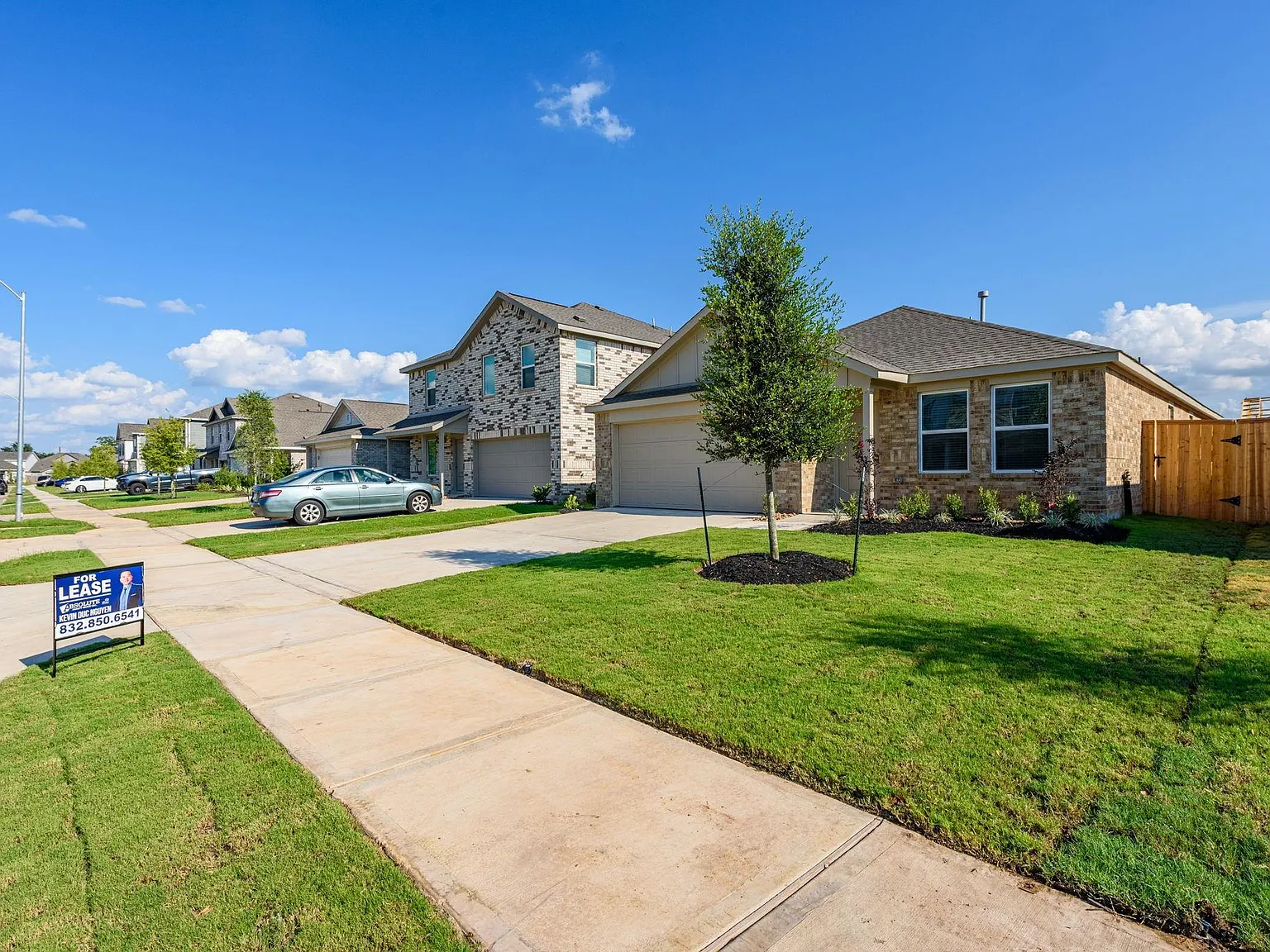 4 bed, 2.0 bath, 1720 sqft, $2,200 — Photo 2