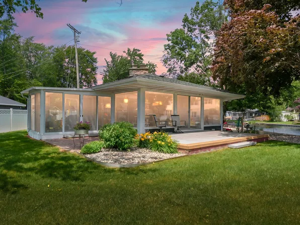 2282 Parker Dr, Wayland, MI 49348