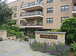 22 Park Pl APT 2S, Great Neck, NY 11021