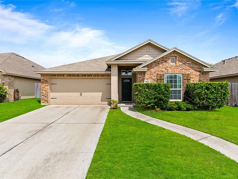 3909 Los Arroyos Dr — Photo 1