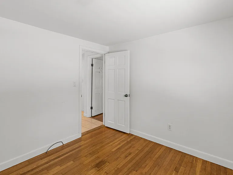 351 Swift Ave — Photo 16