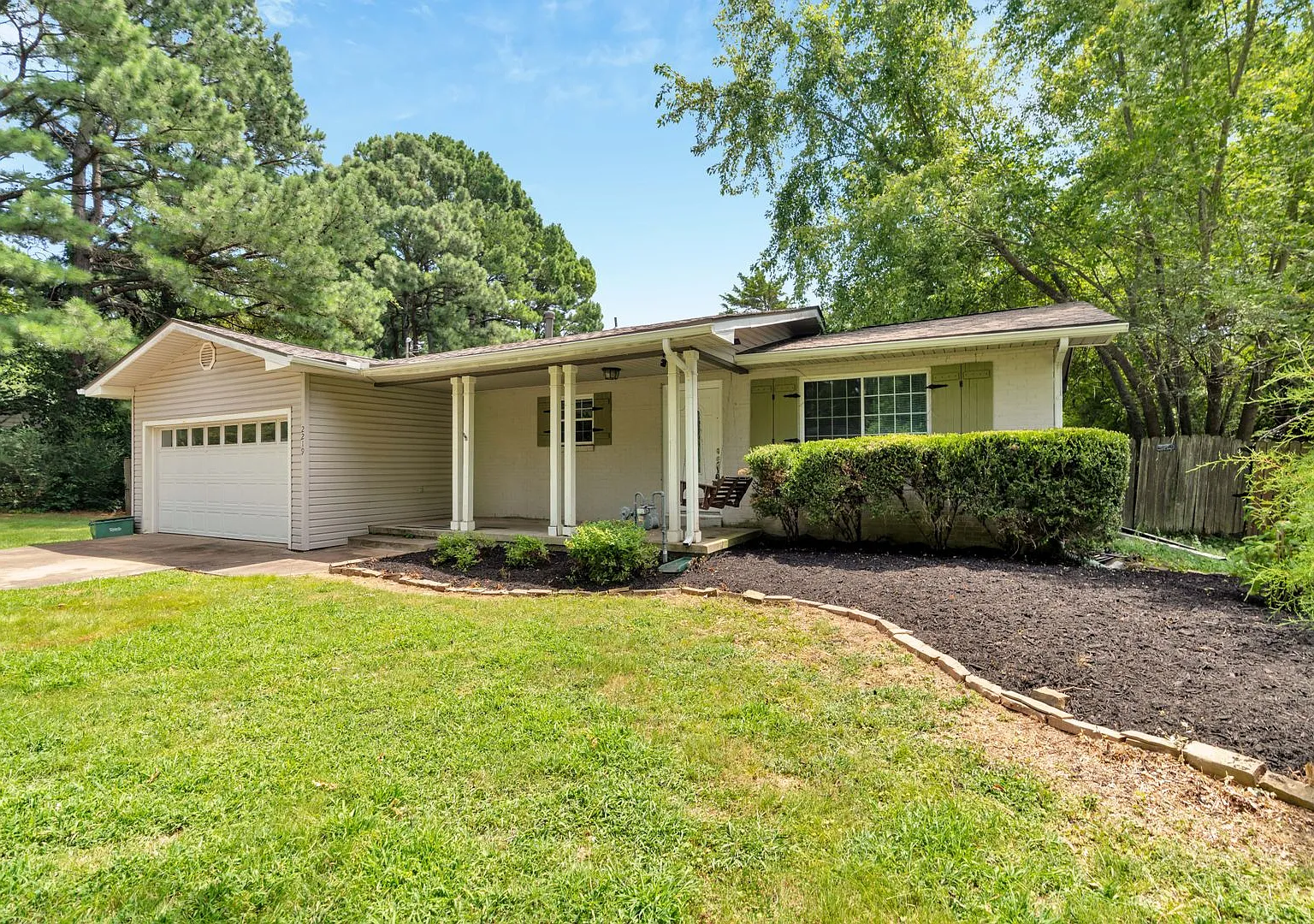 Cute 4 Bedroom 2 Bath home close to campus! — Photo 3