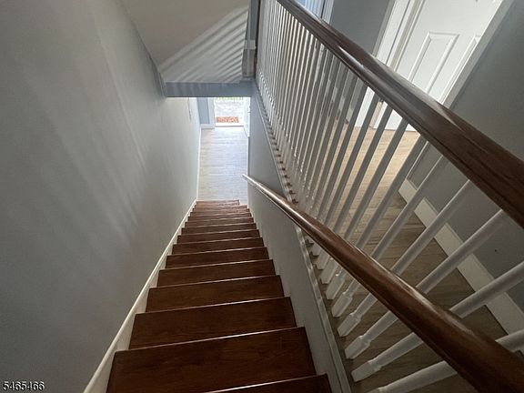4th image of 148 Filmore St