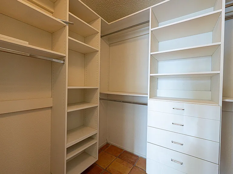 6357 Formula Way — Photo 31