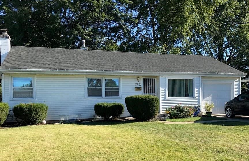 1st image of 742 Sylvan Ln
