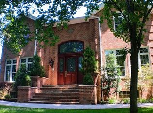 25 Valley Rd, Staten Island, NY 10304