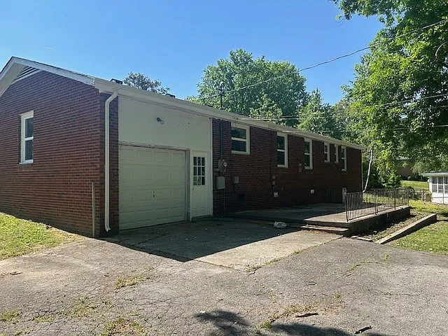 Building Photo - 229 Yorktown Rd