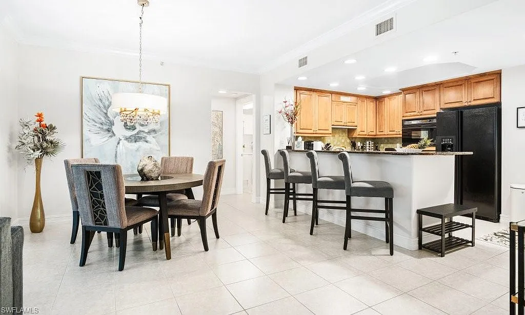 2 bed, 2.0 bath, 1465 sqft, $11,000 — Photo 3