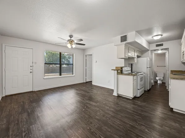 222 Normal St APT 5, Denton, TX 76201